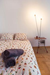 Posteľ alebo postele v izbe v ubytovaní PRZEPIĘKNY APARTAMENT w sercu Starego Miasta