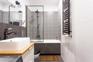Kúpeľňa v ubytovaní PRZEPIĘKNY APARTAMENT w sercu Starego Miasta + 28 fotografií