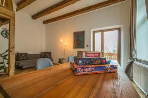 Posedenie v ubytovaní PRZEPIĘKNY APARTAMENT w sercu Starego Miasta