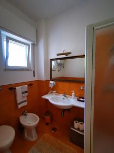 Koupelna v ubytování La Ginestra + 19 fotografií