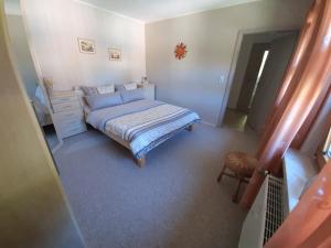 Кровать или кровати в номере Ferienwohnung Morgensonne Kurort Rathen