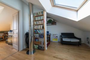 a living room with a book shelf with books at Proche mer, plage et commerces à 500m in La Bernerie-en-Retz