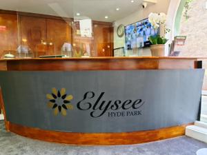 The lobby or reception area at Elysee Hyde Park 