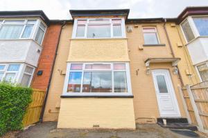 Gallery image of Bright and Modern Home 4 beds CCTV Parking in Killingbeck