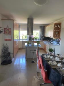 Kuchyň nebo kuchyňský kout v ubytování Luxus FeWo - Spannagl