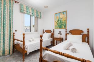 Posteľ alebo postele v izbe v ubytovaní Villa Cala Marsal + 35 fotografií
