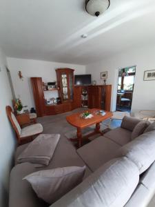 Ein Sitzbereich in der Unterkunft Ferienwohnung Morgensonne Kurort Rathen