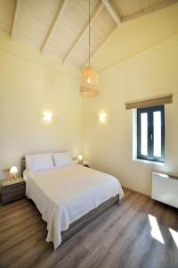 A bed or beds in a room at Villa Stylianna