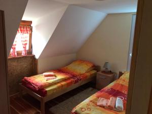 A bed or beds in a room at Apartman Helena