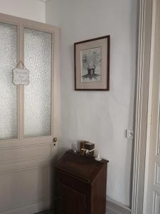 a room with a door and a picture on the wall at Une affaire de famille in Le Portel