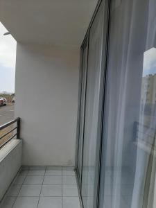 a balcony with a glass window on a building at Departamento Amueblado in Antofagasta