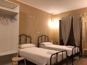Postel nebo postele na pokoji v ubytování Risveglio nel Borgo