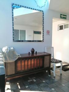 Ruang duduk di Hostal Maple