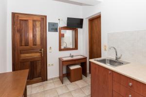 a kitchen with a sink and a mirror at Vesleme in Pachaina +37 photos