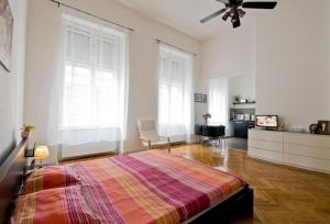 Posteľ alebo postele v izbe v ubytovaní Balcony Apartment