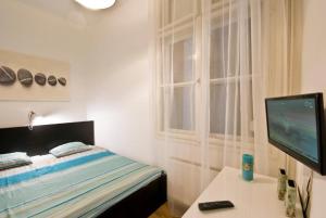 Posteľ alebo postele v izbe v ubytovaní Balcony Apartment