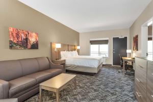 เตียงในห้องที่ Best Western Plus Zion Canyon Inn & Suites