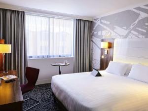 מיטה או מיטות בחדר ב-Mercure Telford Centre Hotel