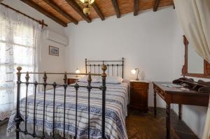 Postel nebo postele na pokoji v ubytování Naxos Filoxenia Hotel