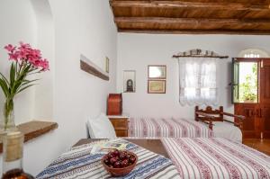 Postel nebo postele na pokoji v ubytování Naxos Filoxenia Hotel