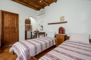 Postel nebo postele na pokoji v ubytování Naxos Filoxenia Hotel