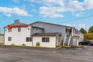 a white building with a red sign on it at Econo Lodge Franklin - Springboro in Franklin