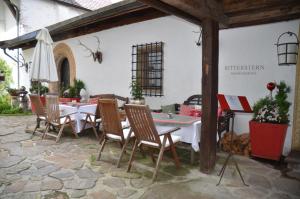 Reštaurácia alebo iné gastronomické zariadenie v ubytovaní Schloss Münichau