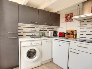 Кухня или мини-кухня в Cosy studio Perpignan
