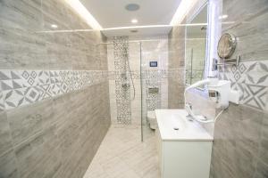 Баня в B&D Apartments Delux, NEW