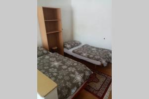 Voodi või voodid majutusasutuse Statek toas