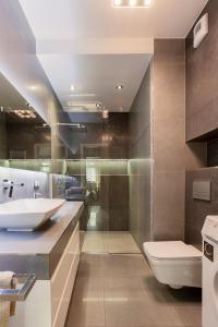 Phòng tắm tại Golden Queen Apartments Jewish District