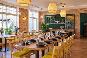 a dining room with a long table and chairs at Hotel Mużakowski in Łęknica +84 photos