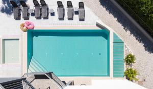 an overhead view of a swimming pool on a house at Arco Smart Hotel in Arco