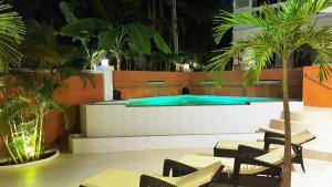 สระว่ายน้ำที่อยู่ใกล้ ๆ หรือใน YAILAND Luxury Pool Villa Pattaya Walking Street 5 Bedrooms