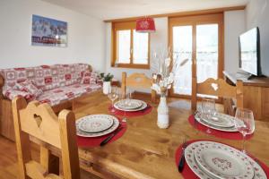 Sjónvarps- og/eða afþreyingartæki á Magnifique appartement aux Diablerets avec vue imprenable