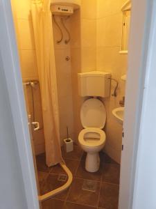 Kúpeľňa v ubytovaní Apartments Jerković Drašnice-3bd