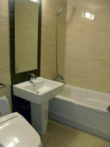 a bathroom with a sink, toilet and bathtub at Songjung Hotel in Busan