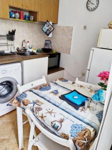 Dapur atau dapur kecil di Apartament Bogoslovovi