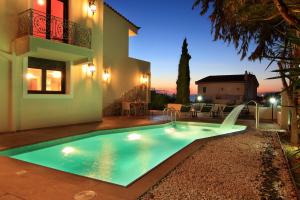 Bazén v ubytování Adam & Eve Villas nebo v jeho okolí