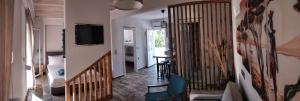 Televízia a/alebo spoločenská miestnosť v ubytovaní Kartalia apartment