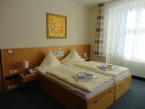 A bed or beds in a room at Thermalbad Wiesenbad
