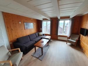 a living room with a couch and a table at Vertshuset Røros in Røros