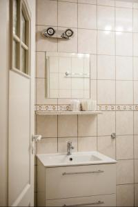 a bathroom with a sink and a mirror at Gościniec nad Wkrą in Błędowo