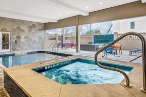 an indoor pool with a hot tub in a house at La Quinta by Wyndham Waco Baylor Downtown in Waco