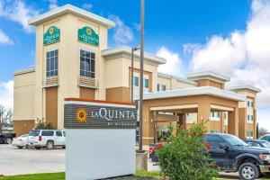 a building with a sign in front of it at La Quinta by Wyndham Gonzales TX in Gonzales