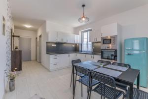 Kuchyňa alebo kuchynka v ubytovaní Apartmány Malen