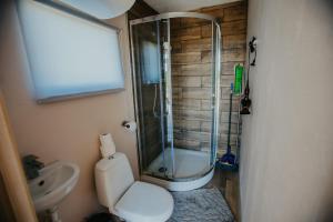 Ванна кімната в Laukbalozu camping