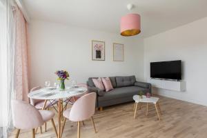 Televízia a/alebo spoločenská miestnosť v ubytovaní Short Stay Apartments