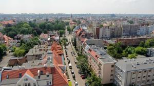 widok miasta z lotu ptaka z budynkami w obiekcie Apartament - Nowoczesny i Stylowy w Bydgoszczy