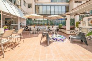 Reštaurácia alebo iné gastronomické zariadenie v ubytovaní Fabrizzios Terrace Hostel
